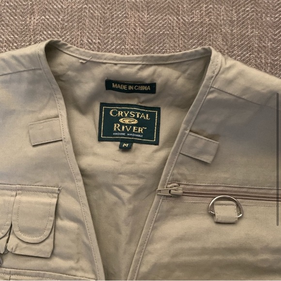 Excellent Preowned Condition Crystal River Fishing Vest Size Medium. Very nice - Picture 3 of 7